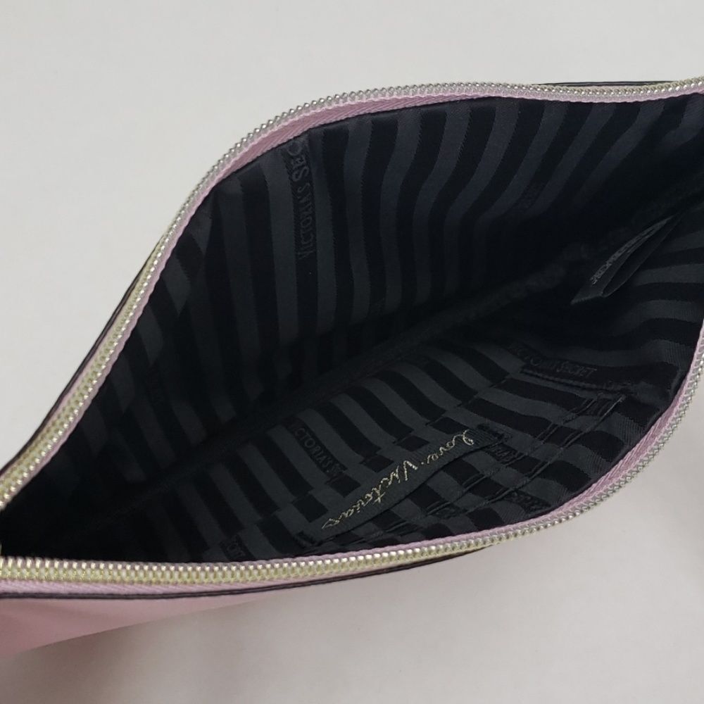 NWT Victoria's Secret Pink Patch Wristlet Clutch Bag Graphic Heart Lips - Picture 4 of 5